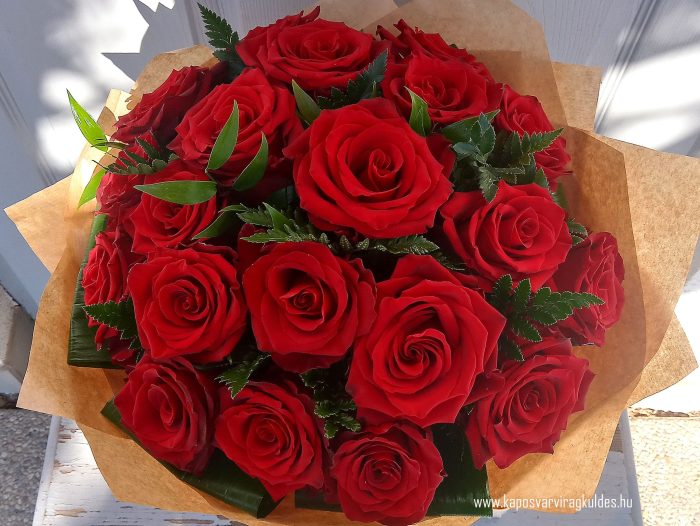 Valentin nap vörös rózsa csokor